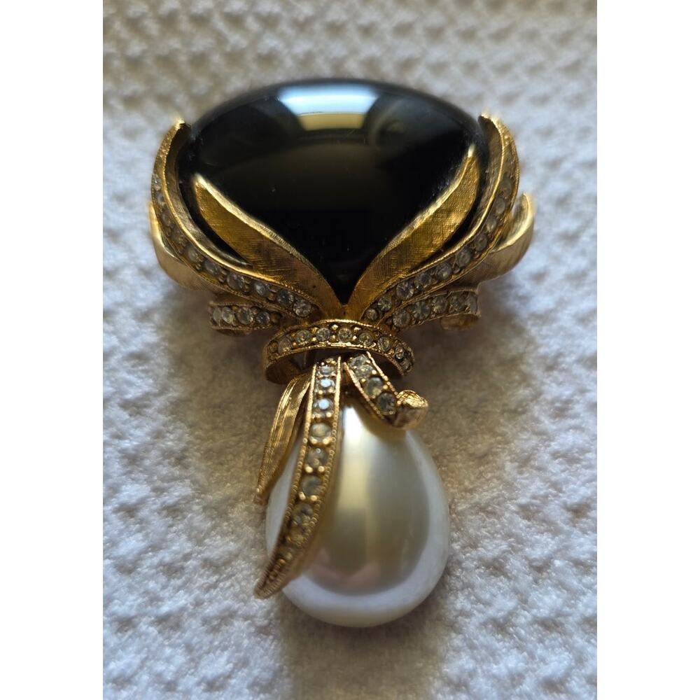 Oscar De La Renta Black Onynx Faux Pearl Brooch Gold Tone Vtg. Signed Statement